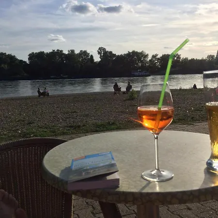 Pantone Ultra Apartmán