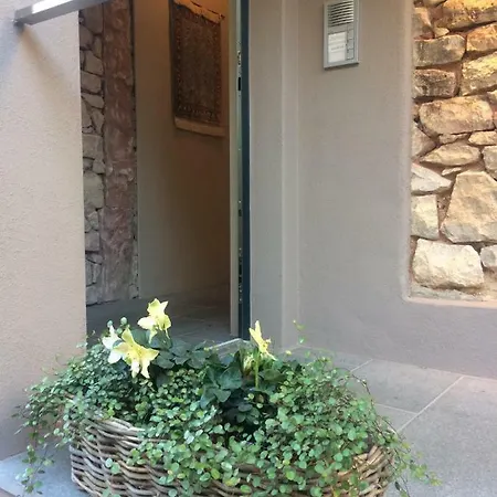 Pantone Ultra Apartmán *